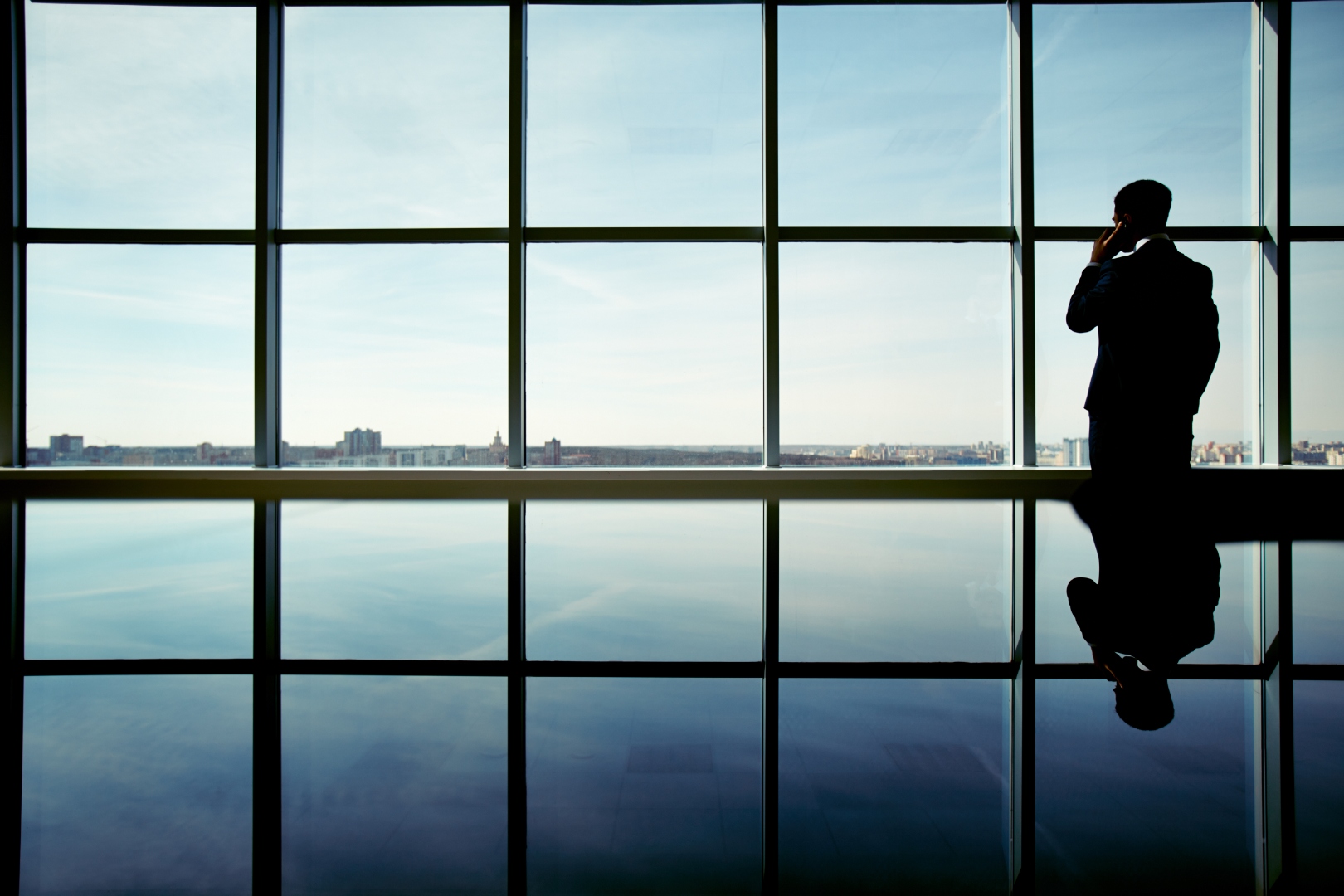 Businessman with panoramic view — ACCELERAID Why Us